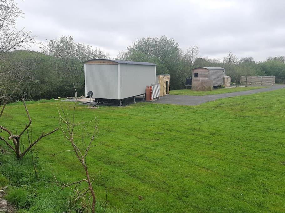 Anglesey New Modern Shepherds Hut With Spa Hot Tub Gwalchmai Buitenkant foto