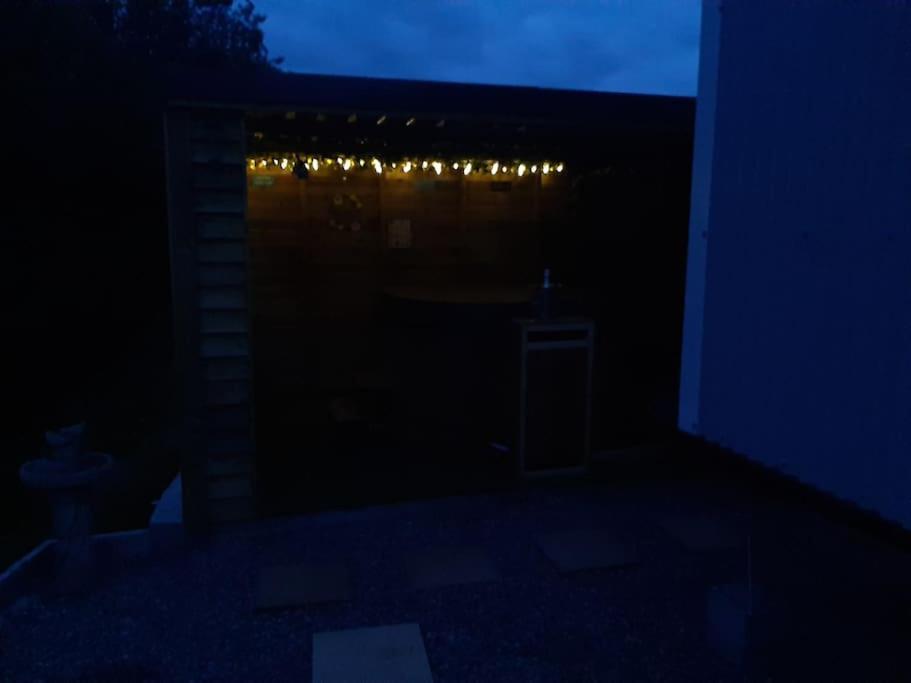 Anglesey New Modern Shepherds Hut With Spa Hot Tub Gwalchmai Buitenkant foto
