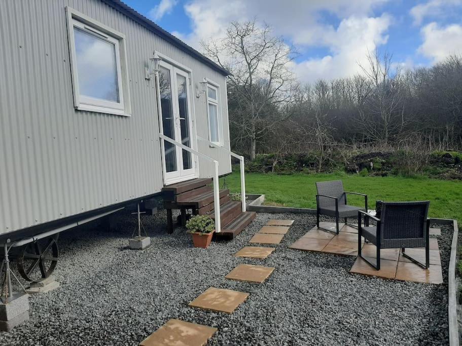 Anglesey New Modern Shepherds Hut With Spa Hot Tub Gwalchmai Buitenkant foto